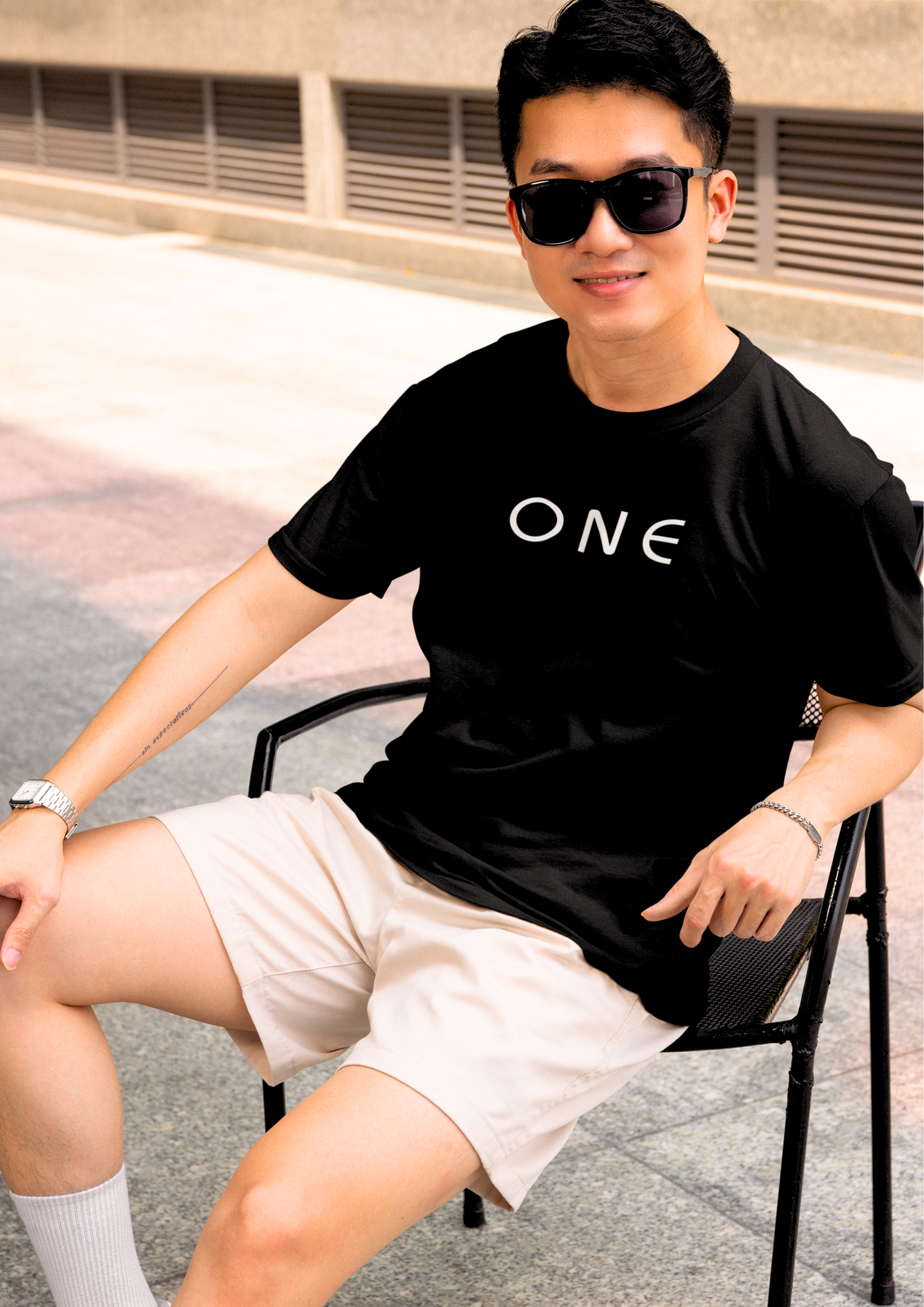 Street Style Black Oversized Cotton Tee with Signature Graphic: Choosypanda