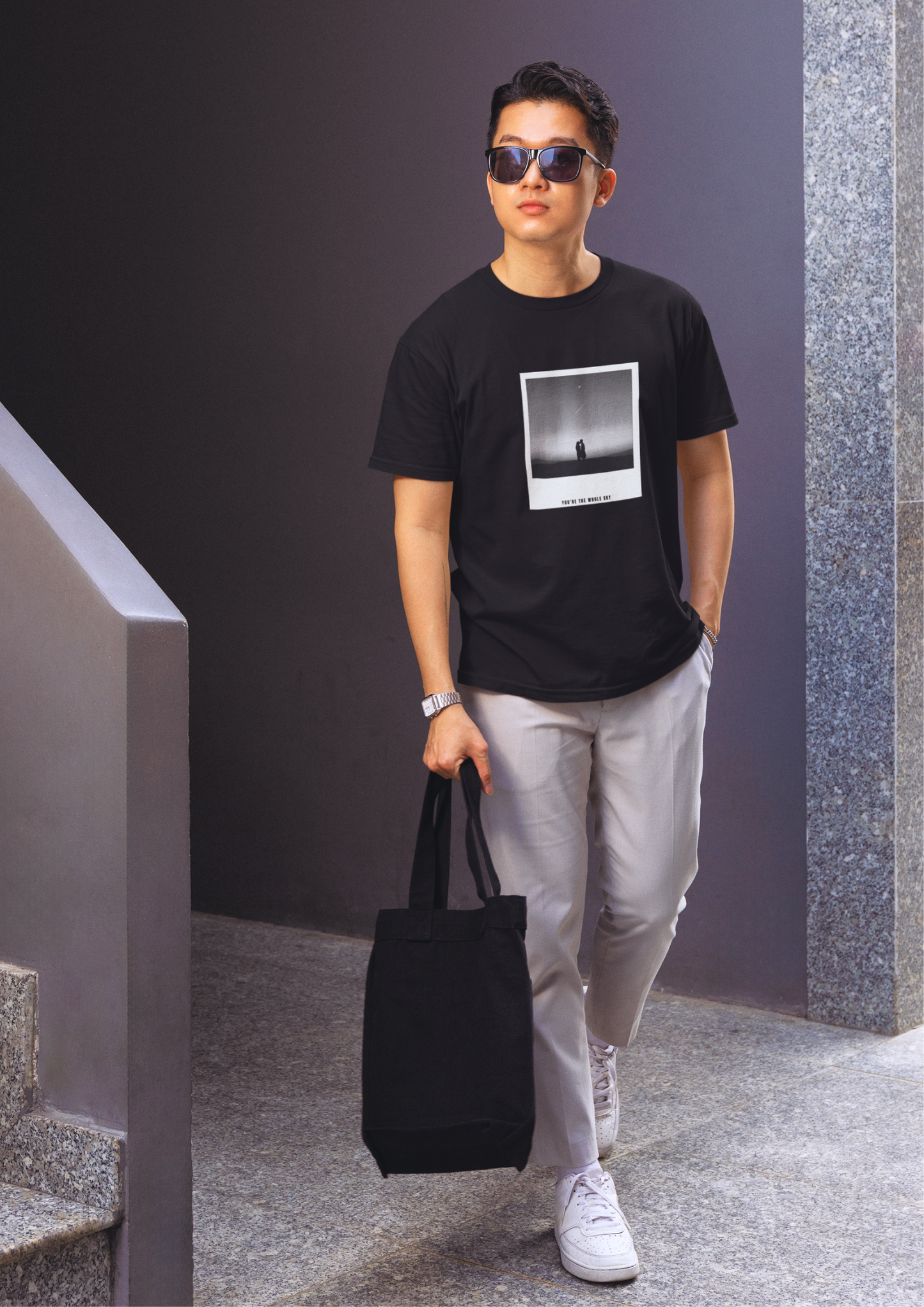 Black Cotton Graphic Tee for a Modern Casual Look: Choosypanda.shop